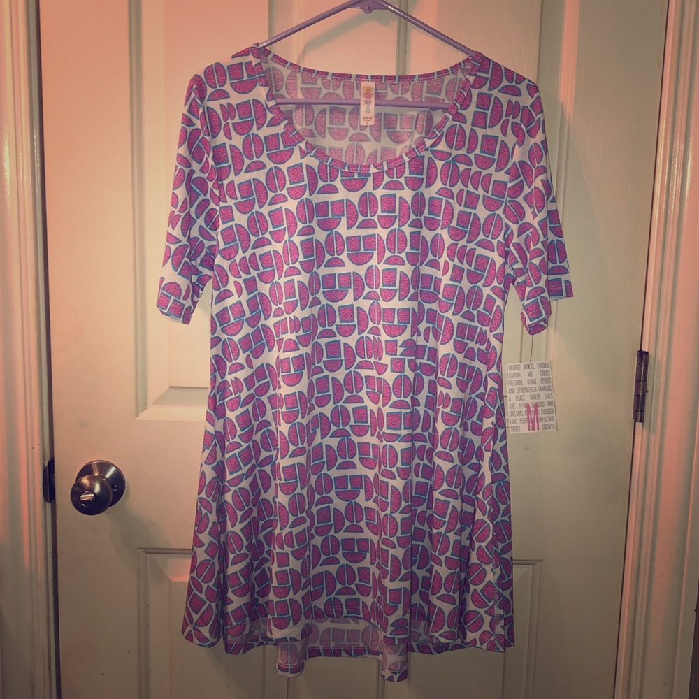 LuLaRoe The Perfect T Flowy ss top Sz. M